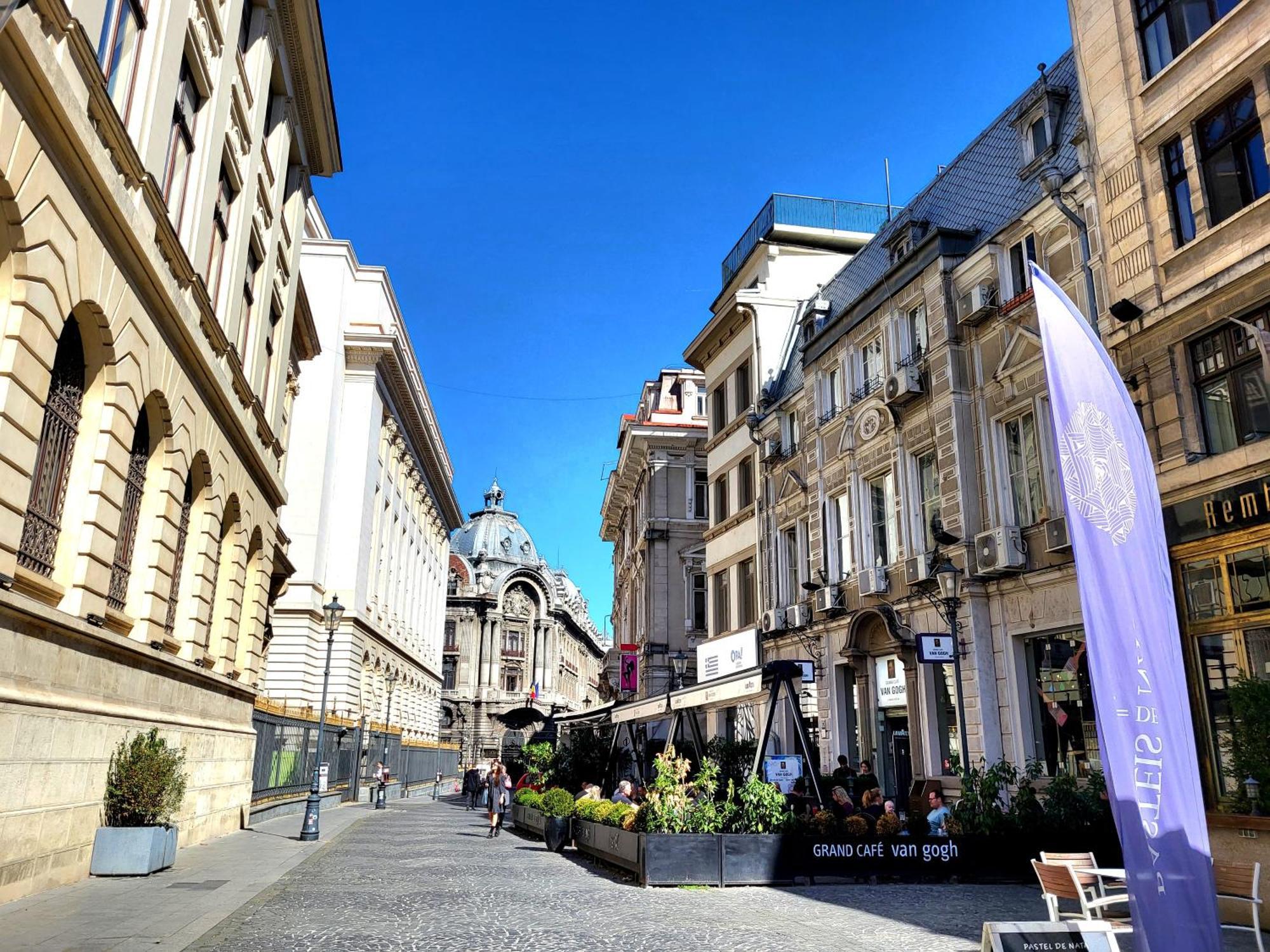 Traditional Romanian Apartments Bukarest Rum bild